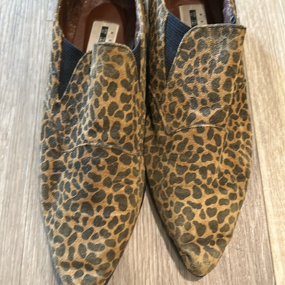 Leopard cute flats.. leather upper size 8 really in now !! - Picture 4 of 6
